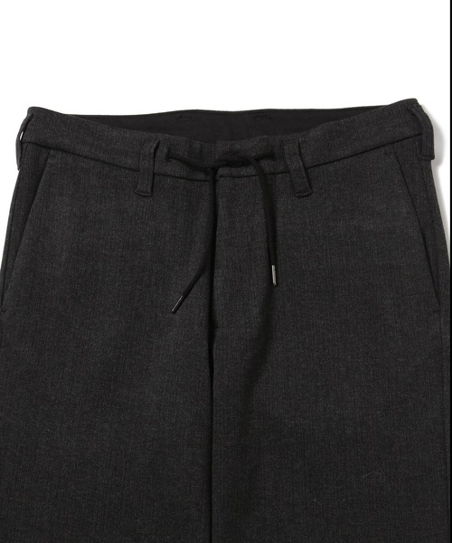 le cercle ADAM ET ROPE'（ルセルクルアダムエロペ）の「ツイードライクテクスチャースリムイージーパンツ/セットアップ対応（スラックス・メンズ・ブラック/チャコールグレー/ダークブラウン・M/S/L/LL）」の5枚目の写真