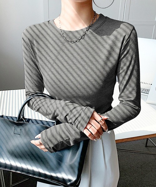 by LEGNA(バイレグナ)の「ふわもちもち両面起毛蓄熱ラウンドネックトップス(Tシャツ/カットソー・レディース・ブラック/杢グレー/ホワイト/チャコール/モカ・LARGE/MEDIUM)」の8枚目の写真