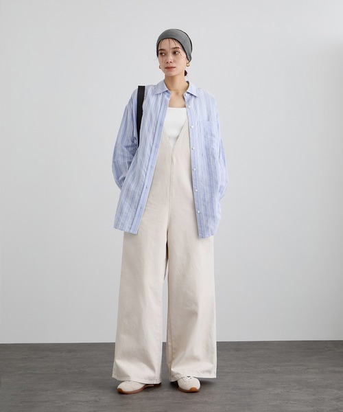 SALON adam et rope'（サロン アダム エ ロペ）の「オーバーダイデニムサロペット（サロペット/オーバーオール・レディース・キナリ/チャコールグレー・S/M）」の4枚目の写真