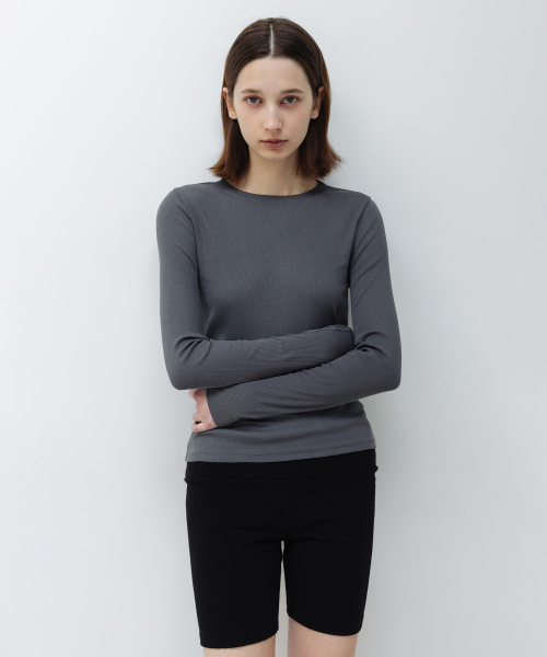 INSILENCE WOMEN(インサイレンスウーマン)の「WスピマコットンロングスリーブTシャツ CHARCOAL(Tシャツ/カットソー・レディース・その他・SMALL/MEDIUM)」の1枚目の写真