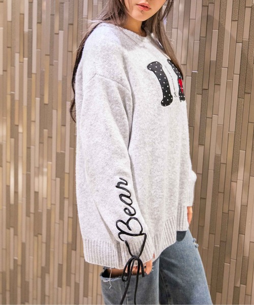 ホワイトニットセーター 長袖 エンブレム付き セール】《I?Bear×袖ロゴ》ふわもちニットトップス 冬◎（ニット