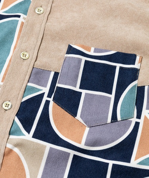 CUBE SUGAR（キューブシュガー）の「CUBE SUGAR/キューブシュガー　シャツコール 総柄プリント 切替 バンドカラーシャツ（シャツ/ブラウス・レディース・ベージュ/カーキ・FREE）」の4枚目の写真