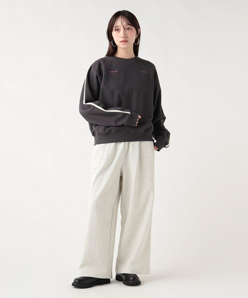 BEAMS HEART(ビームスハート)の「サイドライン ロゴ スウェット(Tシャツ/カットソー・レディース・チャコールグレー/ホワイト系その他5/ライトグレー・FREE)」の8枚目の写真