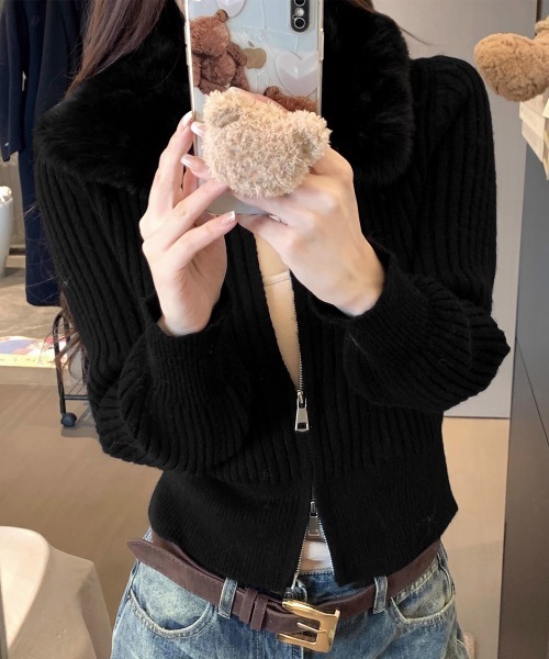 Miniministore(ミニミニストア)の「ファー襟ニットカーディガン ダブルジップ(ニット/セーター・レディース・ベージュ/ブラック/アイボリー/ワインレッド・FREE)」の3枚目の写真