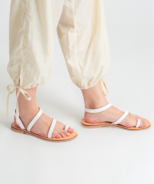 Rivel(リヴェル)の「【L’ ANGOLO DEL CUOIO/ランゴロデルクオイオ】トングサンダル レザーサンダル フラットサンダル(サンダル・レディース・ブラック/シルバー/ホワイト・39/37/36/38)」の19枚目の写真