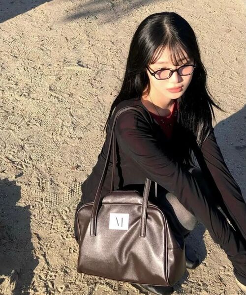 MUCENT(ムセント)の「ティーブレザーショルダーバッグ 男女共用 (2カラー)(ショルダーバッグ・レディース・ブラック/ダークブラウン・FREE)」の5枚目の写真