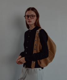 LETERIE（レテリー）の「SUEDE BUCKLE REVERSIBLE SHOULDER BAG_BUTTER（ショルダーバッグ）」