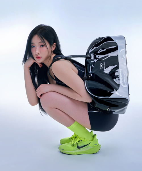 BORNTOWIN ENAMEL SHOULDER BAG [BLACK]【公式通販】