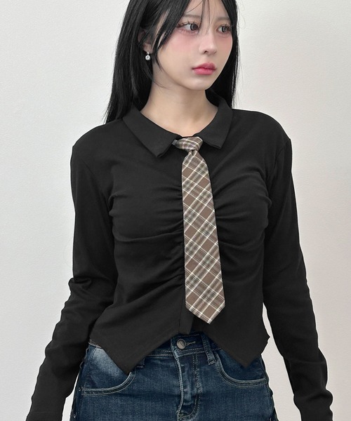 FOLLOWIN(フォロウィン)の「Y2Kチェックネクタイ付き シャーリングトップス(Tシャツ/カットソー・レディース・ブラック/ホワイト/グレー・FREE)」の21枚目の写真