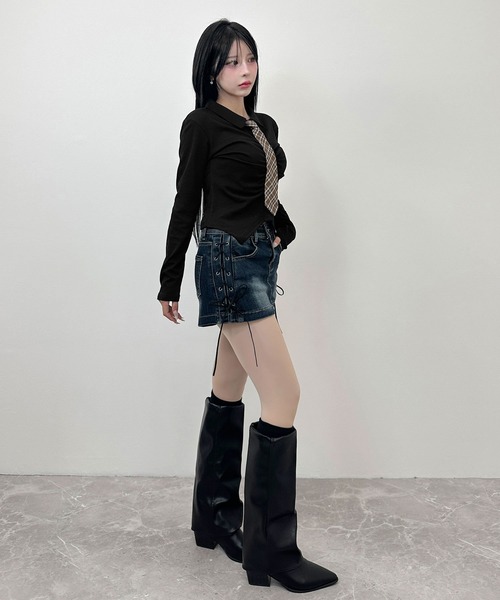 FOLLOWIN(フォロウィン)の「Y2Kチェックネクタイ付き シャーリングトップス(Tシャツ/カットソー・レディース・ブラック/ホワイト/グレー・FREE)」の15枚目の写真