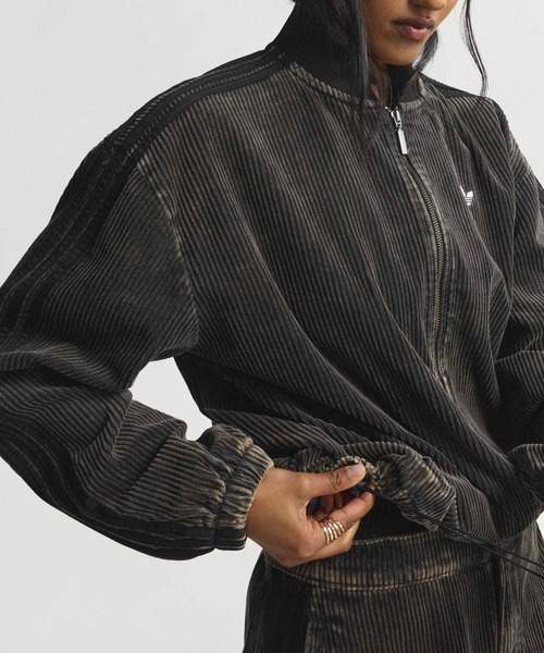 adidas（アディダス）の「コーデュロイ SST ジャケット / アディダスオリジナルス adidas Originals（ブルゾン・レディース・ブラック/ブラウン・SMALL/X-SMALL/LARGE/MEDIUM/XX-LARGE/X-LARGE）」の14枚目の写真