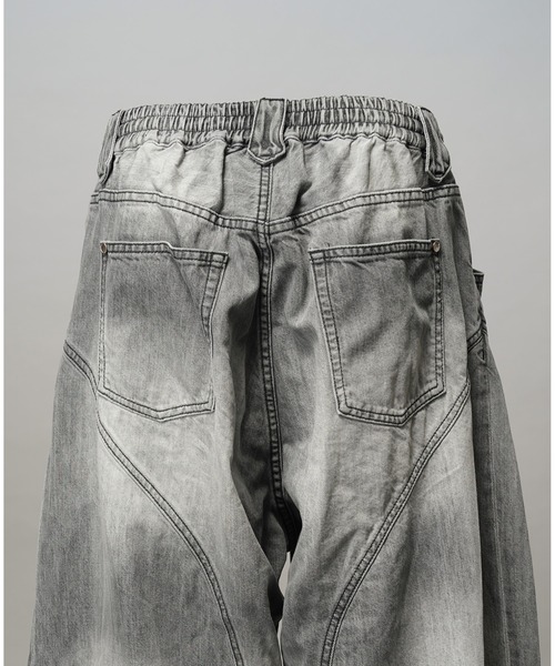 MAISON SPECIAL(メゾンスペシャル)の「《UNISEX》3D Cut Prime-Wide Gathered Denim Pants/3Dカットプライムワイドギャザーデニムパンツ【MAISON SPECIAL/メゾンスペシャル】(デニムパンツ・メンズ・グレー/ブラック・0/1/2)」の12枚目の写真