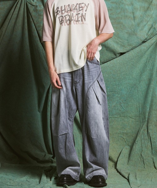 MAISON SPECIAL(メゾンスペシャル)の「《UNISEX》3D Cut Prime-Wide Gathered Denim Pants/3Dカットプライムワイドギャザーデニムパンツ【MAISON SPECIAL/メゾンスペシャル】(デニムパンツ・メンズ・グレー/ブラック・0/1/2)」の21枚目の写真