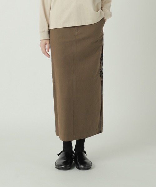ZUCCa(ズッカ)の「CORD EMBROIDERY BOTTOM / S(スカート・レディース・ブラック/ブラウン/ホワイト・M size)」の1枚目の写真