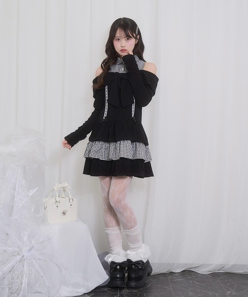 Honey Cinnamon(ハニーシナモン)の「オフショルリボンドッキングワンピース(ワンピース・レディース・グレー/ブラック・FREE)」の8枚目の写真