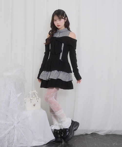 Honey Cinnamon(ハニーシナモン)の「オフショルリボンドッキングワンピース(ワンピース・レディース・グレー/ブラック・FREE)」の9枚目の写真