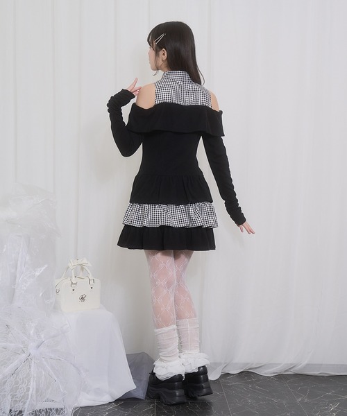 Honey Cinnamon(ハニーシナモン)の「オフショルリボンドッキングワンピース(ワンピース・レディース・グレー/ブラック・FREE)」の10枚目の写真