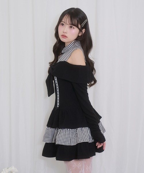 Honey Cinnamon(ハニーシナモン)の「オフショルリボンドッキングワンピース(ワンピース・レディース・グレー/ブラック・FREE)」の4枚目の写真