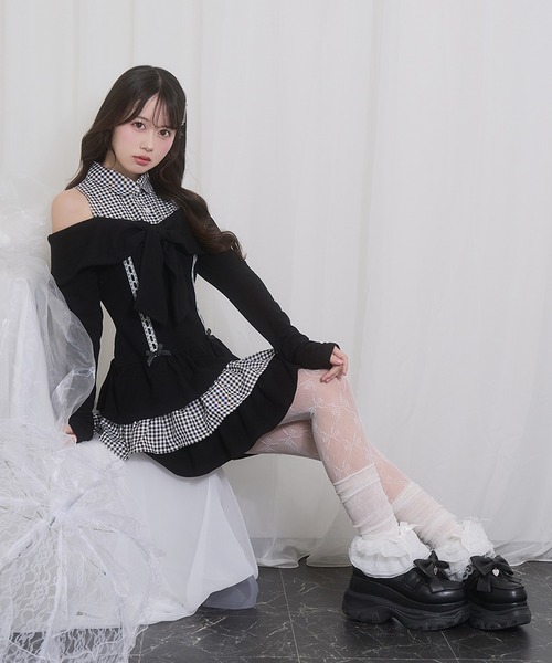 Honey Cinnamon(ハニーシナモン)の「オフショルリボンドッキングワンピース(ワンピース・レディース・グレー/ブラック・FREE)」の5枚目の写真