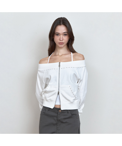 CURETTY(キュリティ)の「C STUDDED OFF-SHOULDER 2-WAY ZIP-UP_WHITE(スウェット・レディース・ホワイト・SMALL)」の1枚目の写真