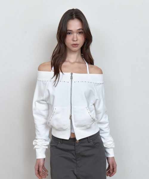 CURETTY(キュリティ)の「C STUDDED OFF-SHOULDER 2-WAY ZIP-UP_WHITE(スウェット・レディース・ホワイト・SMALL)」の5枚目の写真