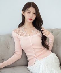 by muni:r（バイ ムニール）の「【着用動画あり・選べる5色】フローラルレース Vネックリブニット 2026 SS COLLECTION（Tシャツ/カットソー）」