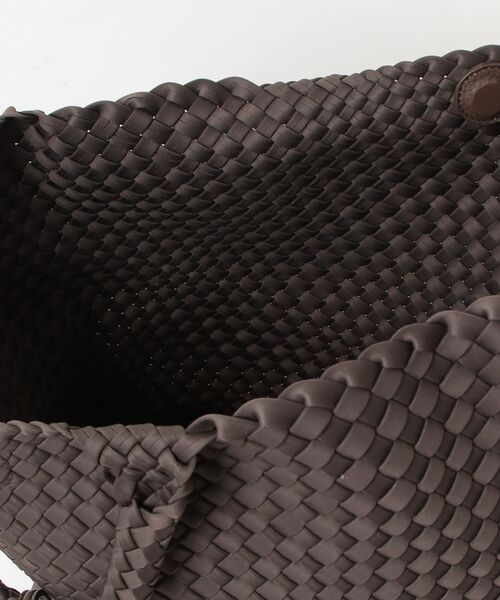 ONE DAY KMC (ワンデイケーエムシー)の「HERB/Intrecciato Middle Tote Bag with Pouch/ポーチ付きミドルトートバッグ(トートバッグ・レディース・ブラウン/グレー/ブラック・FREE)」の5枚目の写真