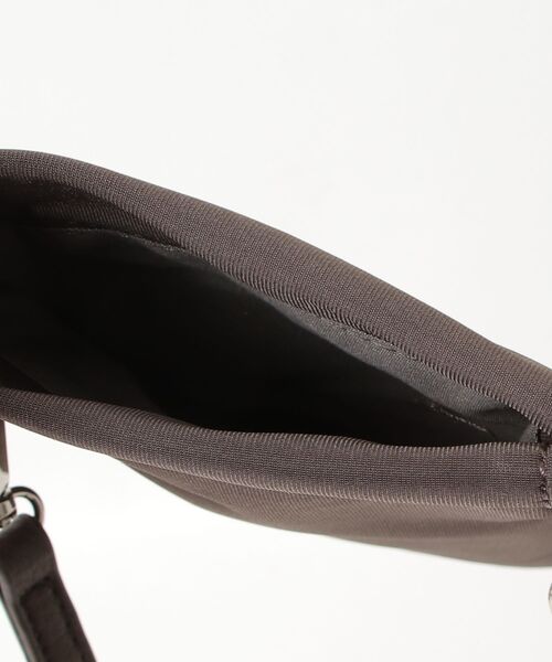 ONE DAY KMC (ワンデイケーエムシー)の「HERB/Intrecciato Middle Tote Bag with Pouch/ポーチ付きミドルトートバッグ(トートバッグ・レディース・ブラウン/グレー/ブラック・FREE)」の7枚目の写真