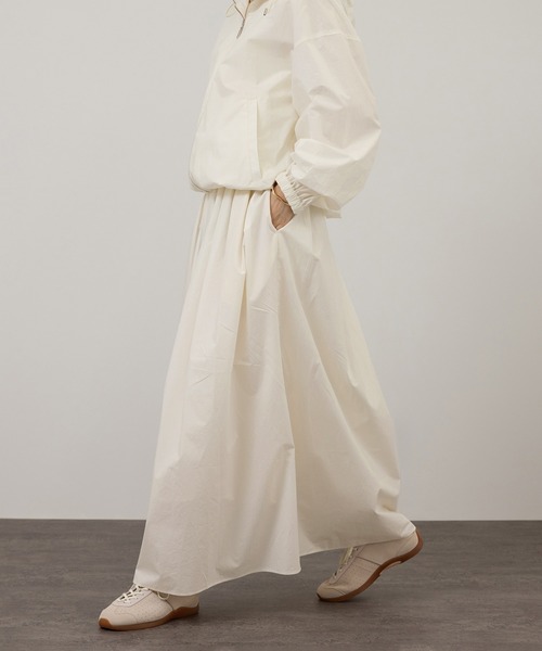 SALON adam et rope'(サロン アダム エ ロペ)の「コーティングギャザータックスカート / セットアップ対応(スカート・レディース・ホワイト/ブルー系その他2・FREE)」の2枚目の写真