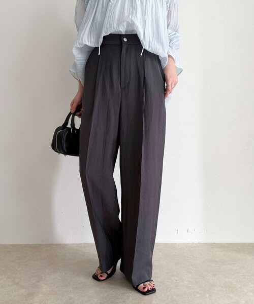 fredy emue（フレディエミュ）の「接触冷感イージースラックス（スラックス・レディース・ベージュ/チャコールグレー/ブラック・38/36）」の3枚目の写真