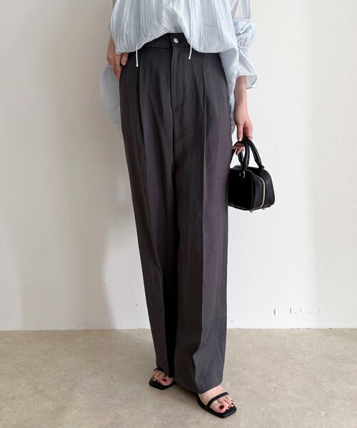 fredy emue（フレディエミュ）の「接触冷感イージースラックス（スラックス・レディース・ベージュ/チャコールグレー/ブラック・38/36）」の4枚目の写真