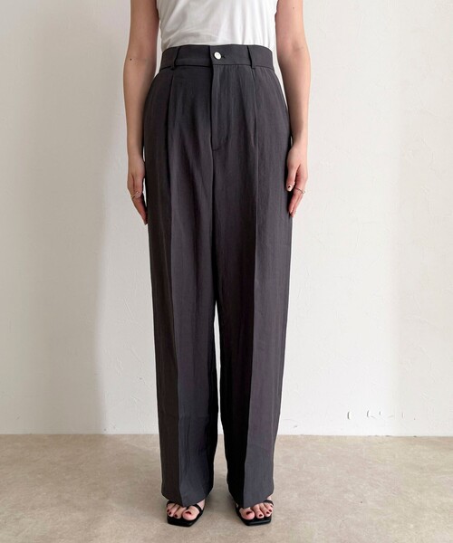 fredy emue（フレディエミュ）の「接触冷感イージースラックス（スラックス・レディース・ベージュ/チャコールグレー/ブラック・38/36）」の6枚目の写真