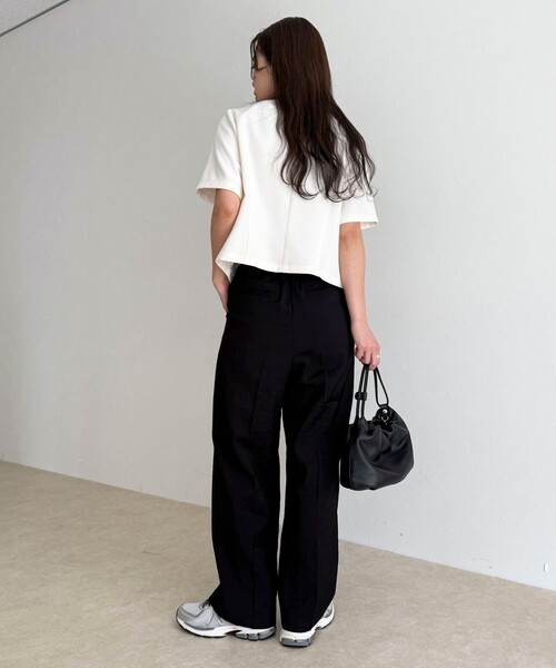 fredy emue（フレディエミュ）の「接触冷感イージースラックス（スラックス・レディース・ベージュ/チャコールグレー/ブラック・38/36）」の17枚目の写真