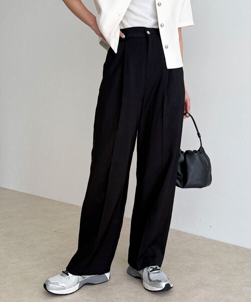 fredy emue（フレディエミュ）の「接触冷感イージースラックス（スラックス・レディース・ベージュ/チャコールグレー/ブラック・38/36）」の20枚目の写真