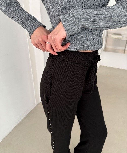 4INT.(フォイント)の「サイド スタッズ スリム ブーツカット バンディング トレーニング パンツ(その他パンツ・レディース・チャコール/ブラック・FREE)」の10枚目の写真