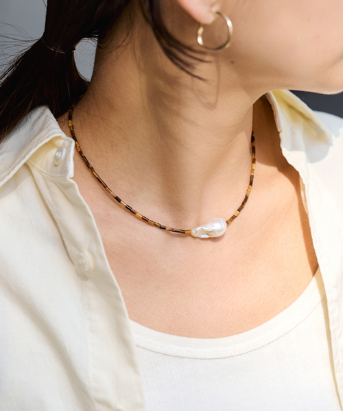 FRAMeWORK（フレームワーク）の「PREEK/プリーク Baroque pearl stone line choker ネックレス（ネックレス・レディース・ブラック/バーガンディー/レッド系その他/ブラウン・FREE）」の3枚目の写真