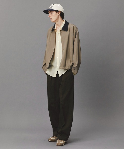 PUBLIC TOKYO（パブリックトウキョウ）の「ブラッシュドカラーオーバーコーチブルゾン /春服/切り替え/ストレッチ/伸縮性/アウター（ブルゾン・メンズ・ベージュ/ブラック・2/1）」の5枚目の写真