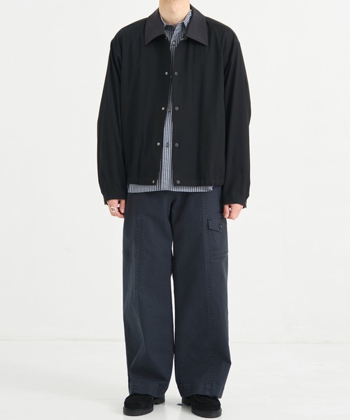 PUBLIC TOKYO(パブリックトウキョウ)の「ブラッシュドカラーオーバーコーチブルゾン /春服/切り替え/ストレッチ/伸縮性/アウター(ブルゾン・メンズ・ベージュ/ブラック・2/1)」の19枚目の写真