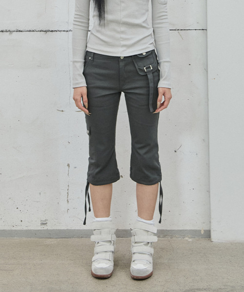 41PRAY（サイルプレイ）の「Waist Pocket Capri Pants / Charcoal（その他パンツ・レディース・チャコールグレー・2/1）」の2枚目の写真