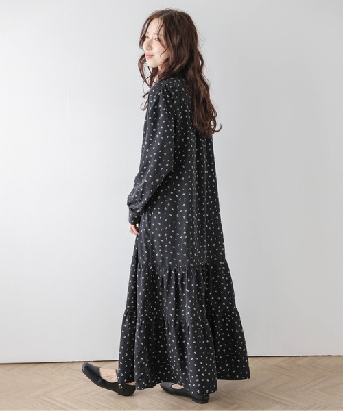 SUGAR BISKET(シュガービスケット)の「ドット柄or小花柄ティアードワンピース(ワンピース・レディース・ブラック系2/アイボリー系2/ブラック系1/アイボリー系1・LONG/SHORT)」の5枚目の写真