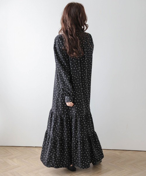 SUGAR BISKET(シュガービスケット)の「ドット柄or小花柄ティアードワンピース(ワンピース・レディース・ブラック系2/アイボリー系2/ブラック系1/アイボリー系1・LONG/SHORT)」の6枚目の写真