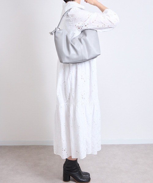 AT CREATION(アットクリエイション)の「EM : A5 合皮 軽量|アソウカショルダー 285g(トートバッグ・レディース・ベージュ/グレー/ブラック/カーキ・FREE)」の21枚目の写真