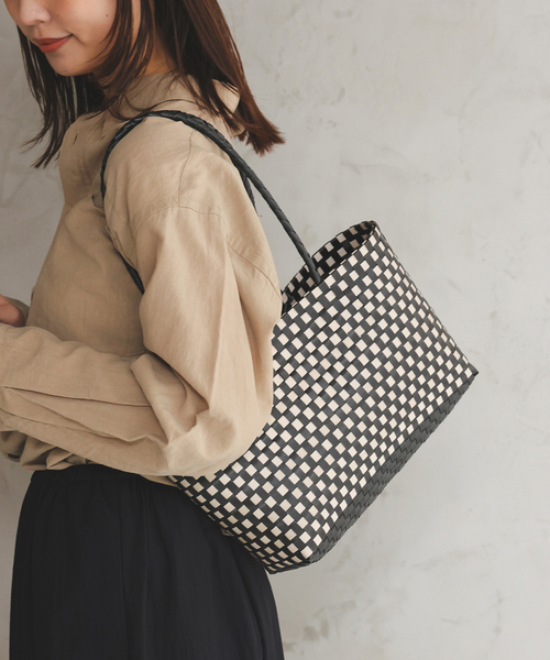 SLOBE IENA（スローブイエナ）の「NHE ロングハンドルカゴバッグ S26004NGANGNG HA（かごバッグ・レディース・ブラック/ブラック系その他・FREE）」の2枚目の写真