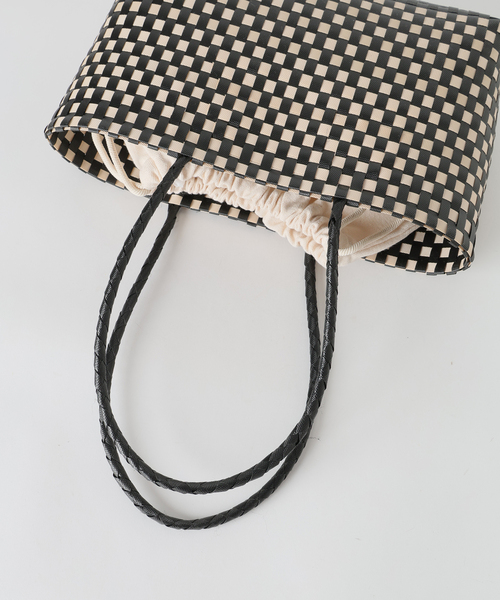 SLOBE IENA（スローブイエナ）の「NHE ロングハンドルカゴバッグ S26004NGANGNG HA（かごバッグ・レディース・ブラック/ブラック系その他・FREE）」の16枚目の写真