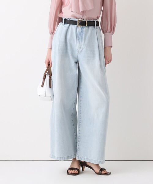 allureville(アルアバイル)の「ブリーチデニムワイドレッグパンツ(デニムパンツ・レディース・ライトブルー・2/1)」の1枚目の写真