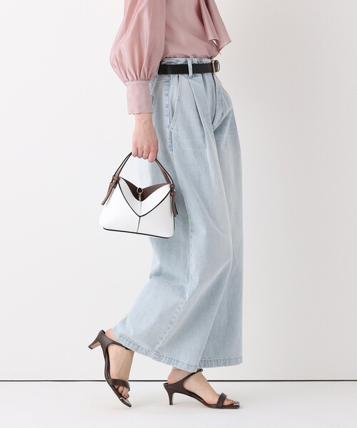 allureville(アルアバイル)の「ブリーチデニムワイドレッグパンツ(デニムパンツ・レディース・ライトブルー・2/1)」の13枚目の写真