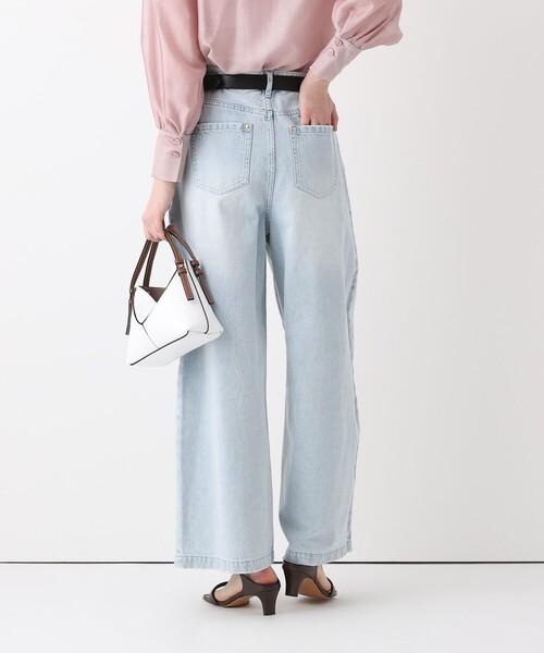 allureville(アルアバイル)の「ブリーチデニムワイドレッグパンツ(デニムパンツ・レディース・ライトブルー・2/1)」の12枚目の写真