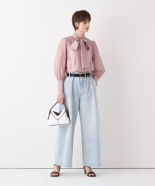 allureville(アルアバイル)の「ブリーチデニムワイドレッグパンツ(デニムパンツ・レディース・ライトブルー・2/1)」の11枚目の写真