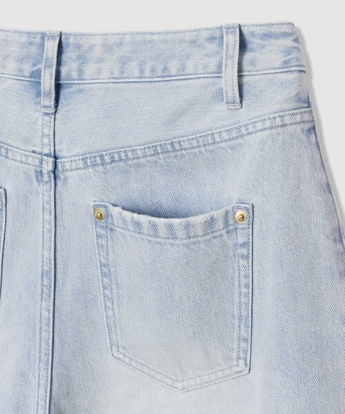 allureville(アルアバイル)の「ブリーチデニムワイドレッグパンツ(デニムパンツ・レディース・ライトブルー・2/1)」の5枚目の写真