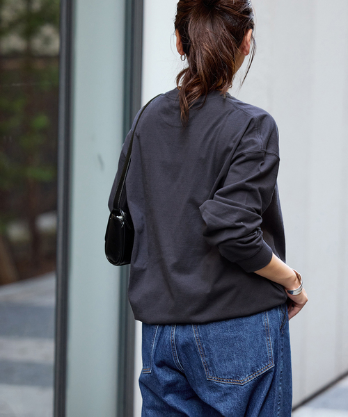 JOURNAL STANDARD(ジャーナルスタンダード)の「《追加3》シャーリングロングスリーブTシャツ(Tシャツ/カットソー・レディース・ブラック系その他/ホワイト/コバルトブルー/モカ・FREE)」の22枚目の写真